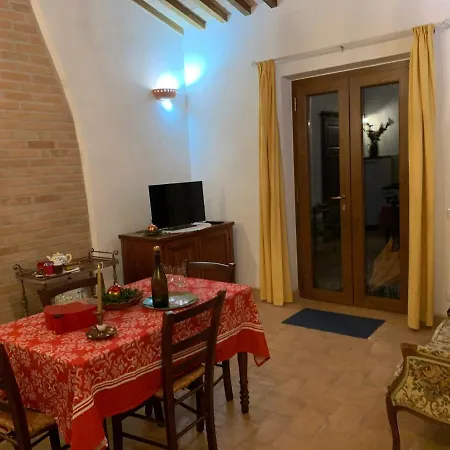 Il Nido Del Falco Nelle Antiche Mura Dom wakacyjny