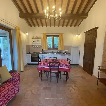 Il Nido Del Falco Nelle Antiche Mura *