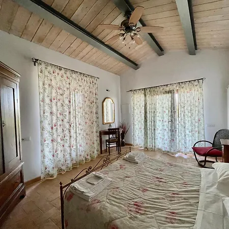 Il Nido Del Falco Nelle Antiche Mura *