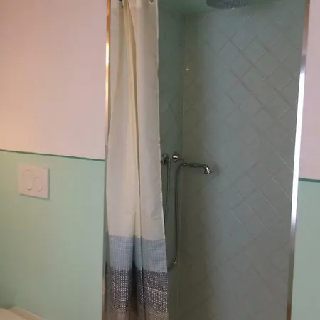 Il Nido Del Falco Nelle Antiche Mura * Saturnia