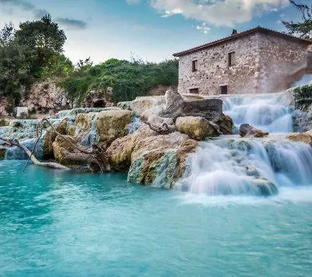 Il Nido Del Falco Nelle Antiche Mura *