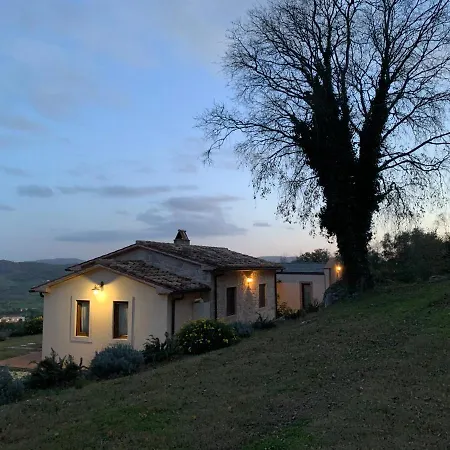 Il Nido Del Falco Nelle Antiche Mura Saturnia